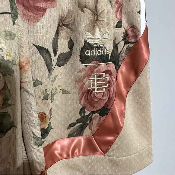 NWT Adidas Eric Emanuel Logo Shorts in Khaki Floral - Picture 4 of 9